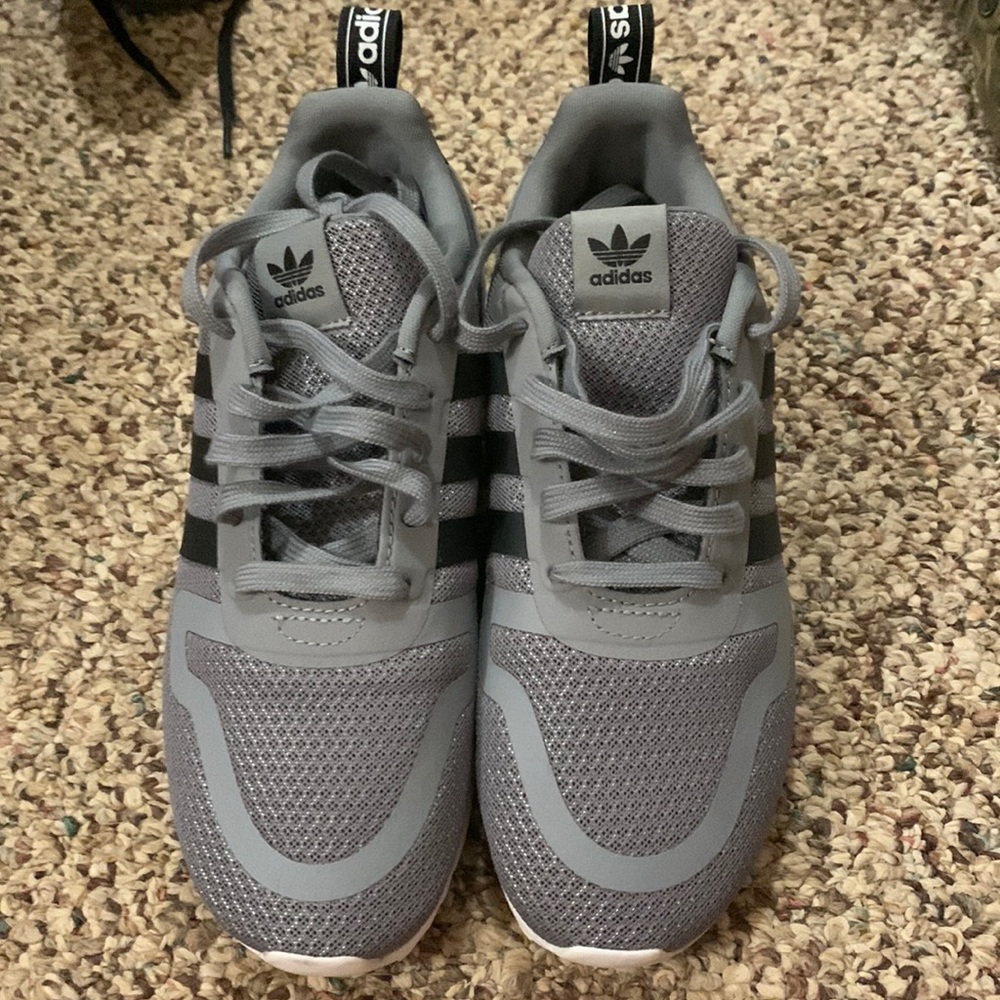 Boys Adidas tennis shoe